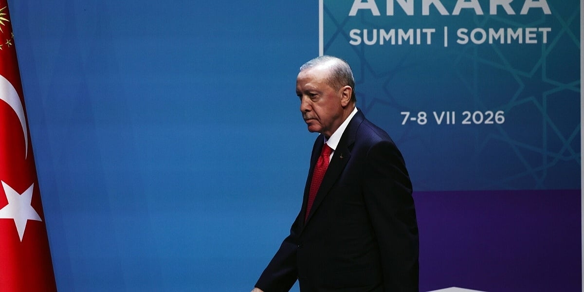Erdogan učesnicima NATO samita uručio revolvere sa njihovim imenima, Starmer ga morao ostaviti u Turskoj
