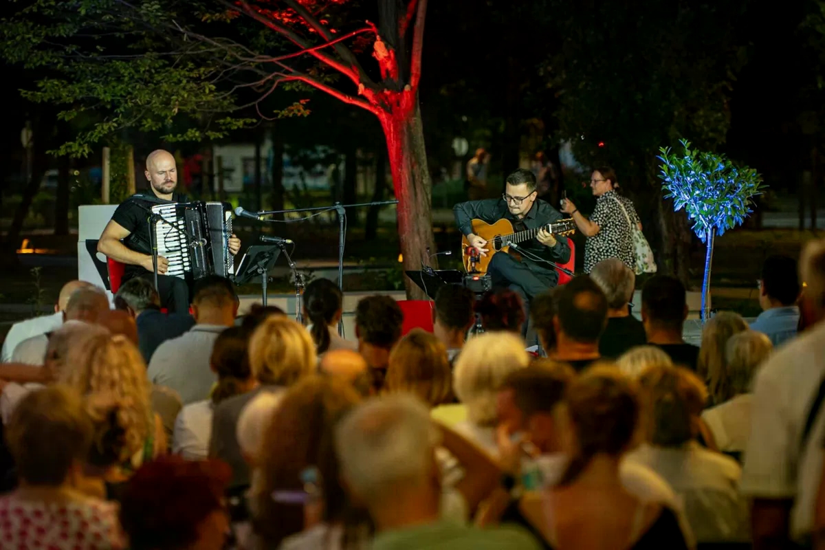Peto izdanje specijalnog programa Narodnog pozorišta Sarajevo "Kultura na ulice!" otvoreno koncertom CordAria Duo