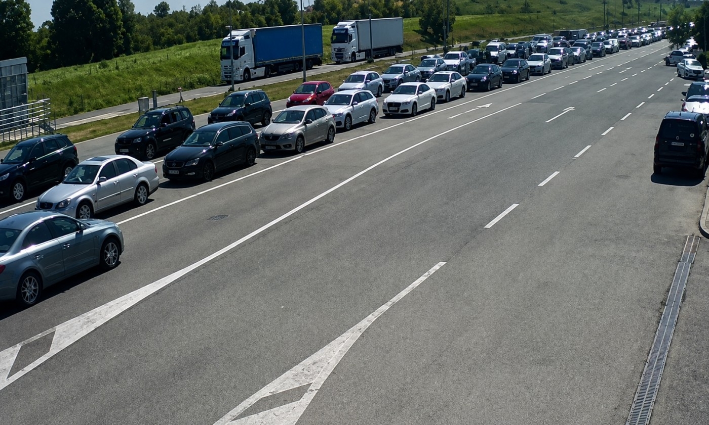 Sezona godišnjih odmora donosi gužve: Na četiri prelaza duža čekanja pri izlasku iz BiH