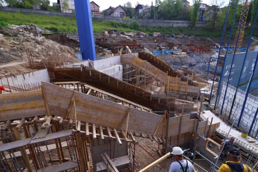 KLUB SA GRBAVICE SE POHVALIO: Pogledajte kako napreduje izgradnja južne tribine... (VIDEO)