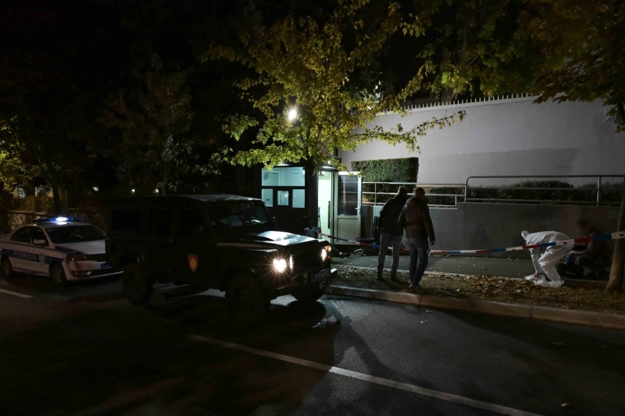 CURE DETALJI DRAME ISPRED AMBASADE IZRAELA U BEOGRADU: Napadač nožem pogodio pripadnika Žandarmerije, ubijen je na licu mjesta...