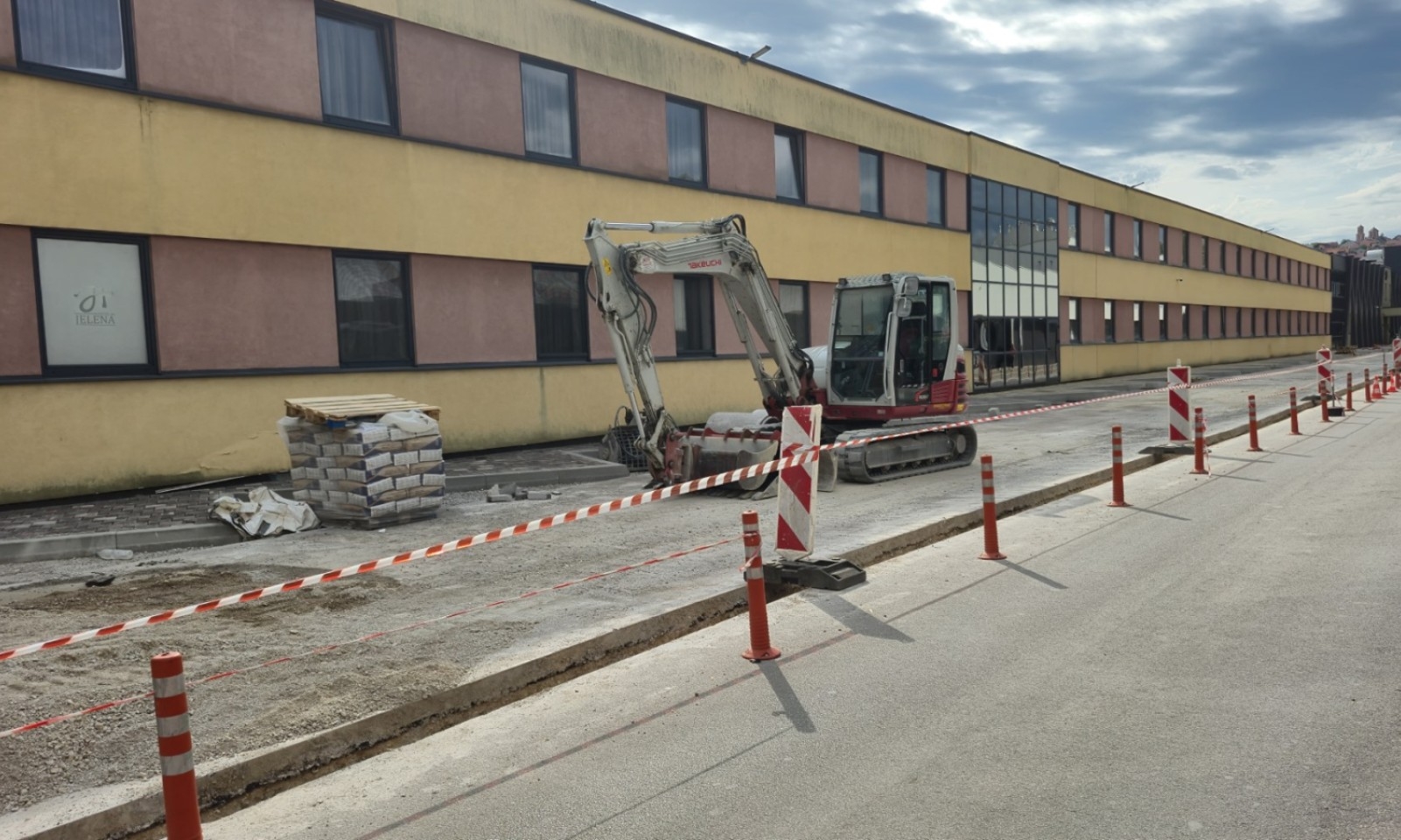Rampe postavljene, dokad će parking biti džabe? Gradu stigla dva zahtjeva za naplatu kod Čajaveca FOTO