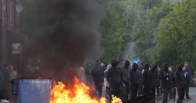 Neredi eskalirali u Belfastu, gore kuće i automobili (VIDEO)