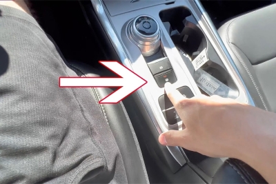 MNOGI OD NAS POJMA NEMAJU: Ukoliko imate ovo dugme u automobilu – odmah ga aktivirajte...