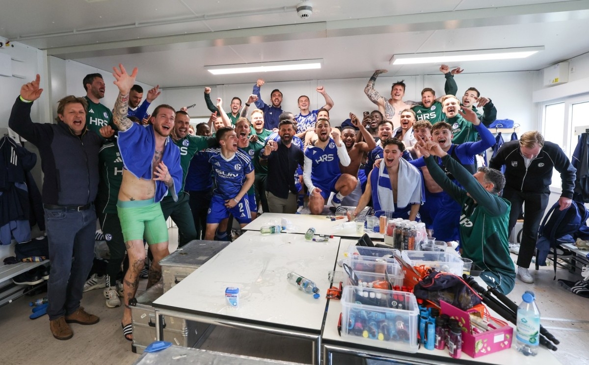 Schalke sa igračem manje i bez Džeke i Katića slavio izuzetno važnu gostujuću pobjedu