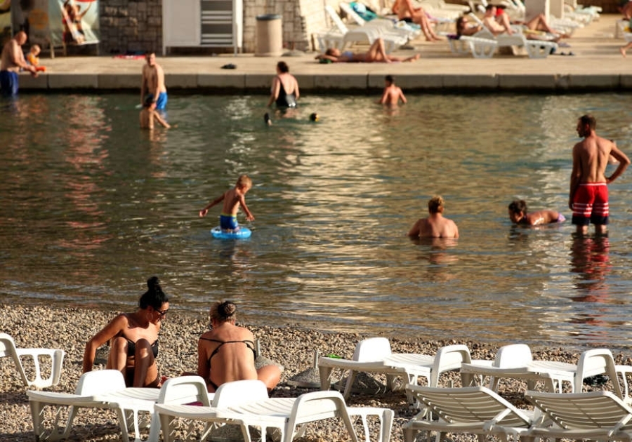 KOLIKO KOŠTA OSVJEŽENJE: Cijene pića u Neumu iznenadile turiste, ugostitelji zadovoljno trljaju ruke