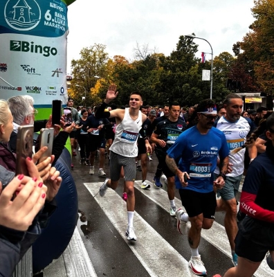 Aleksandar Vujinović sa samo 17 godina istrčao Banjalučki maraton i postao najmlađi finišer (Foto)