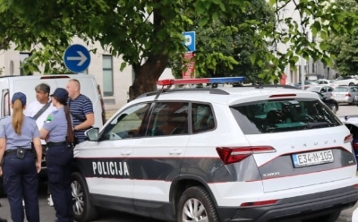 Nesreća na putu Tuzla-Kalesija: Jedna osoba povrijeđena, saobraćaj obustavljen