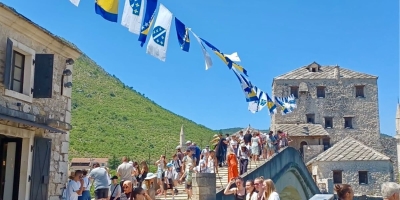 Nogometna groznica "trese" Mostar: Stari most i okolne ulice okićene zastavama, svi jedva čekaju početak SP-a