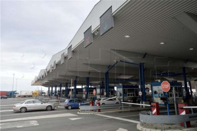 Na graničnim prelazima Izačić, Gabela Polje i Zupci pojačan promet vozila na izlazu iz BiH