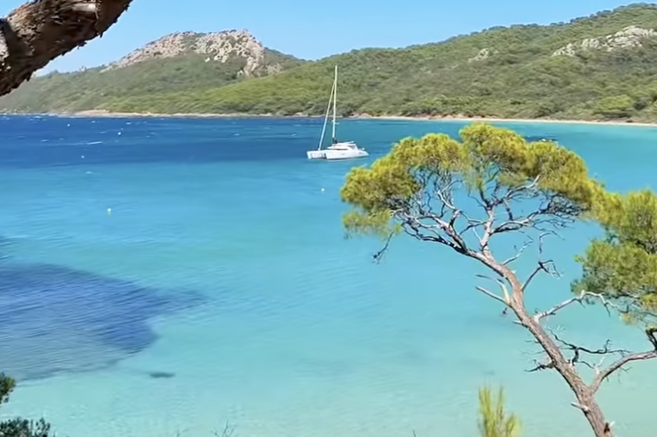 Tirkizno more, plaže iz snova i vrhunska vina: Ovo je jedan od najljepših otoka Europe