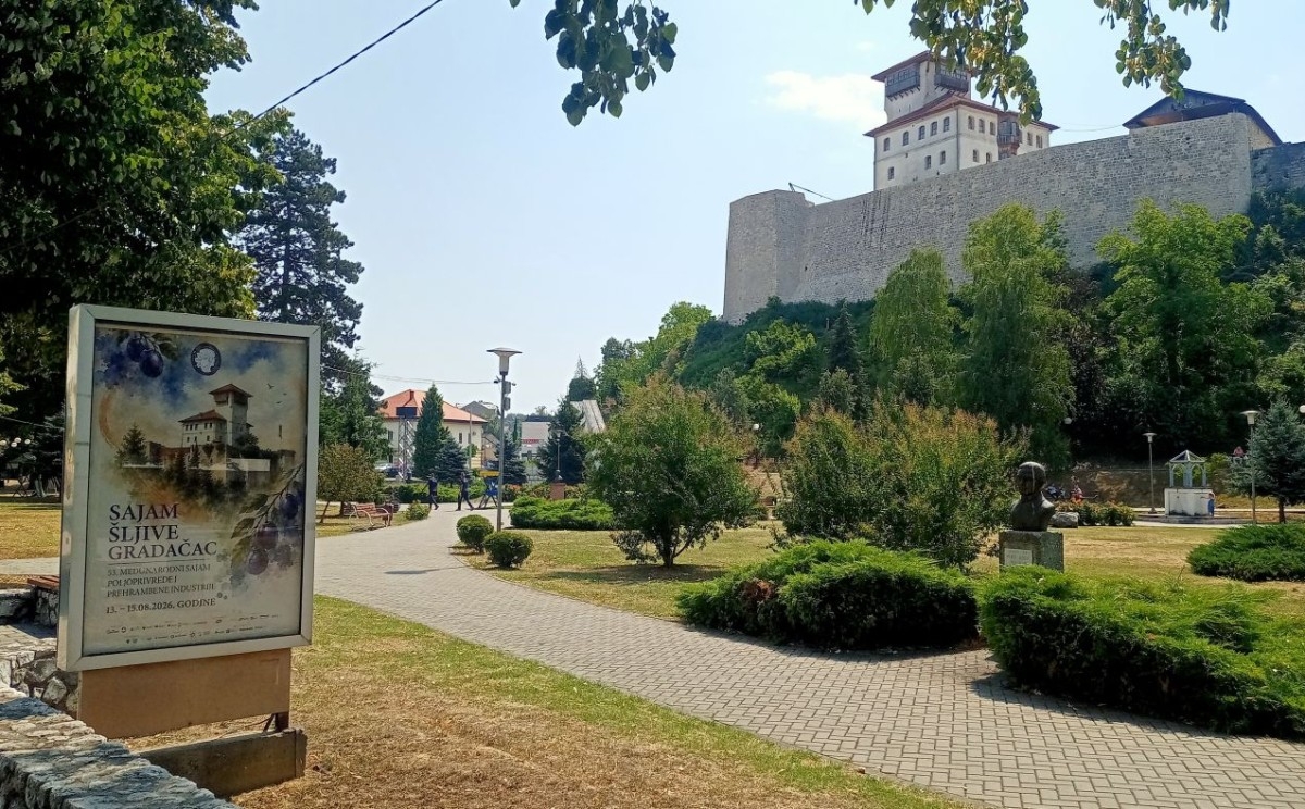 Završne pripreme pred otvaranje 53. Sajma šljive u Gradačcu: Očekuje se 150 izlagača iz pet zemalja