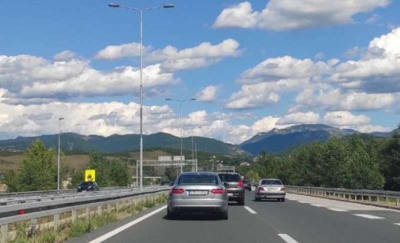 Više dionica pod izmijenjenim režimom saobraćaja, brojne obustave zbog radova