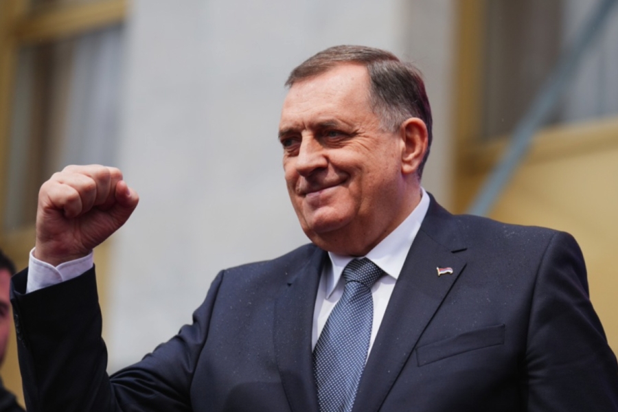 PREURANJENA KAMPANJA: Da li Milorad Dodik donacijama školama krši zakon i zloupotrebljava djecu?