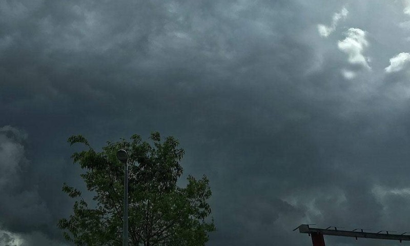 Sutra pretežno oblačno, ponegdje prolazna kiša: Temperatura do 18 stepeni