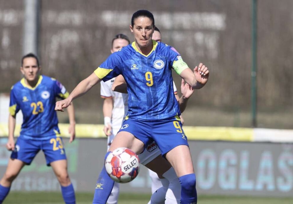 Zmajice bi večerašnjom pobjedom u Estoniji osigurale baraž za SP i promociju u Ligu B
