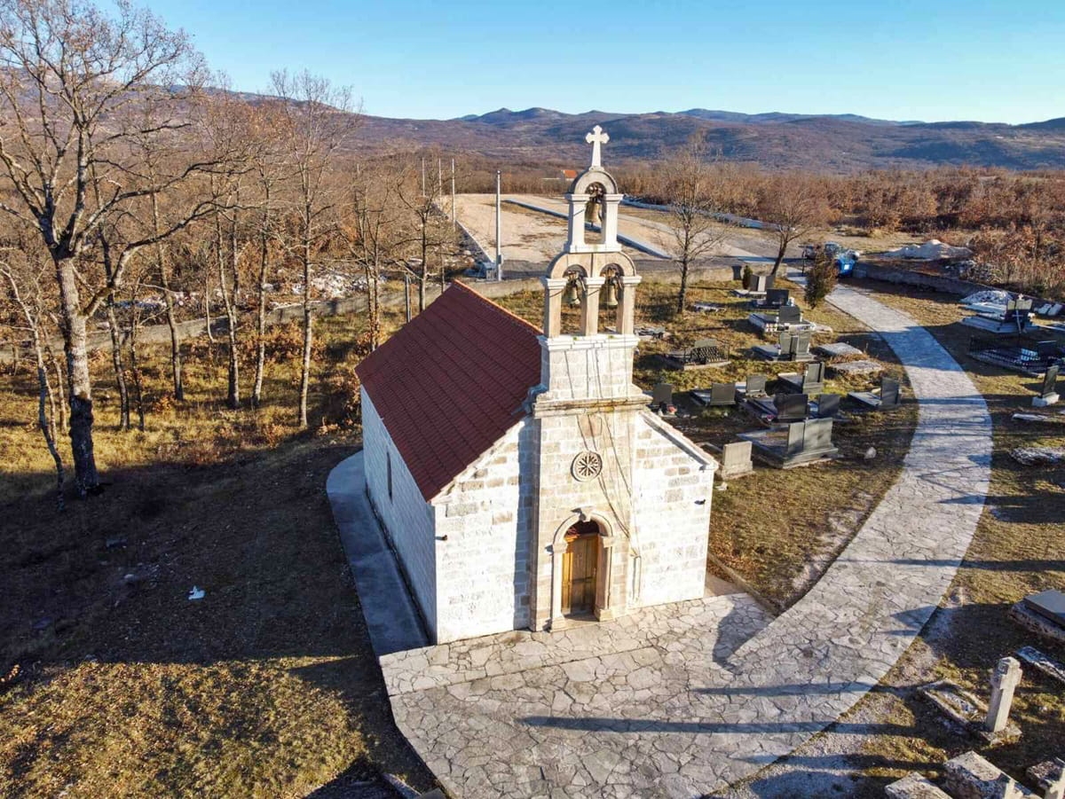 Vjerni narod pozvan da pomogne: Obnova hrama u Bileći u punom jeku