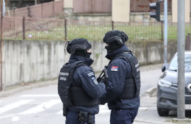 Velika policijska akcija: Uhapšene 4 osobe, sumnja se na prevare sa LAŽNIM DIPLOMAMA
