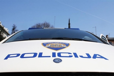 Haos u stanu: Muškarac (74) POKUŠAO DA UBIJE suprugu (69) štakom