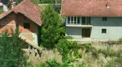 Град глув на вапаје мјештана: Клизиште угрожава куће надомак центра Бањалуке