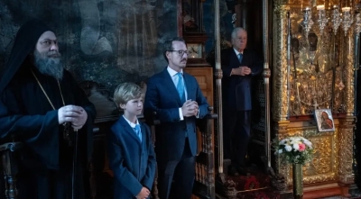 Prvi put u istoriji Hilandara tri koljena Karađorđevića zajedno: Zasadili kiparis pored masline cara Dušana