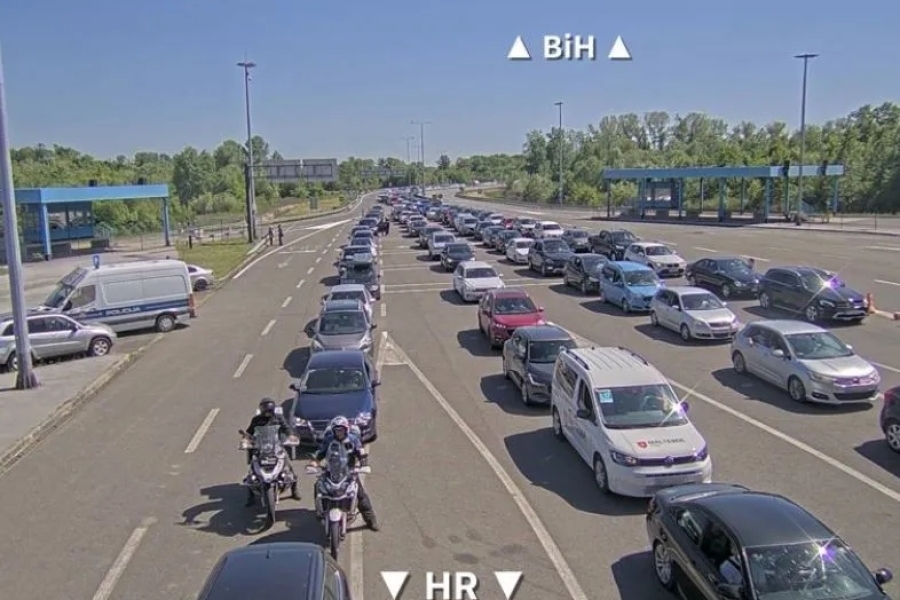 HAOS NA GRANICAMA: Građani BiH satima čekaju na povratku s mora, Grčka već ukinula sporni EU sistem – hoće li Hrvatska učiniti isto prije ljeta