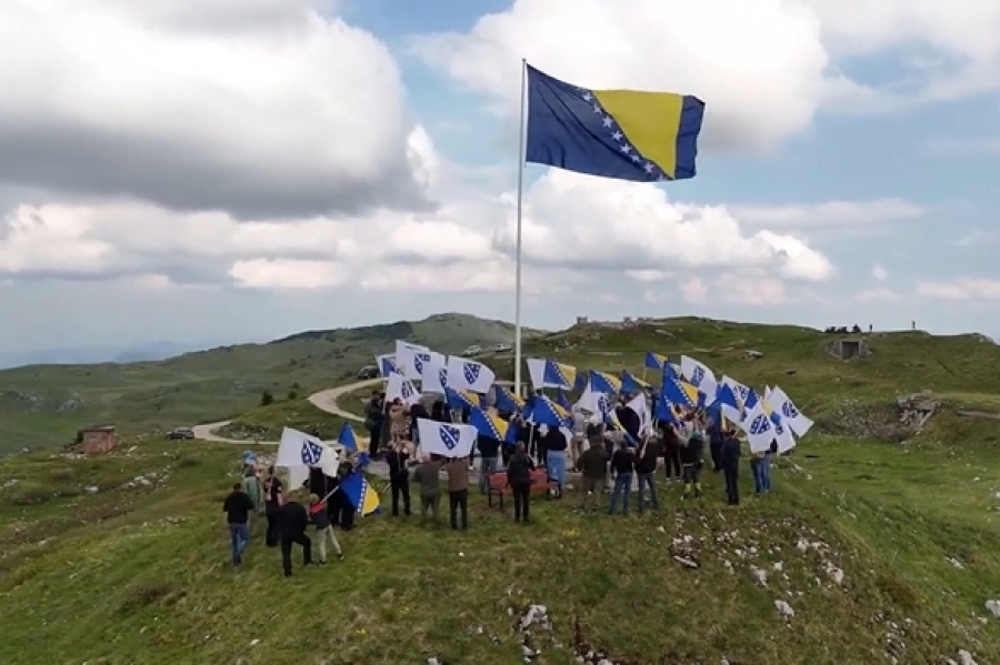 ZASTAVA BOSNE I HERCEGOVINE PONOVO PODIGNUTA NA JAHORINI: Prethodna je uništena zajedno s jarbolom