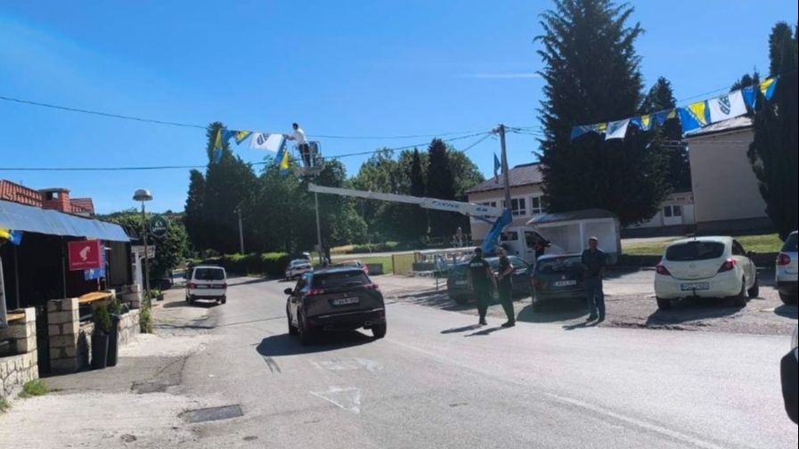 Elektroprivreda HZHB uz pomoć policije u Čapljini uklonila 150 zastava BiH?