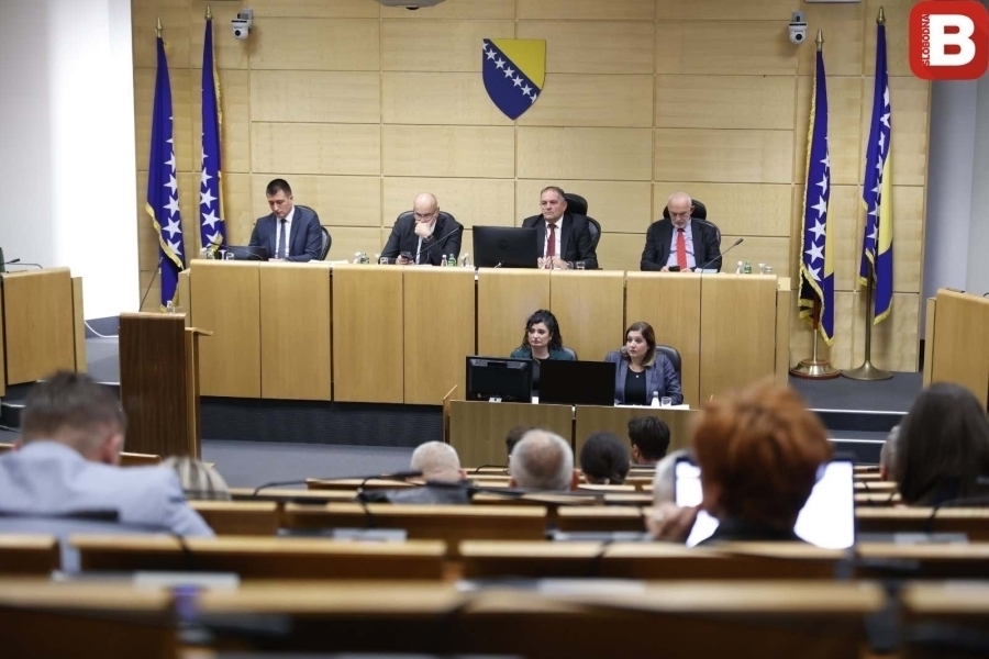 BURNO U SARAJEVU: Vanredna sjednica Doma naroda Federalnog parlamenta, samo jedna tačka dnevnog reda...