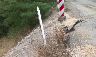 Život na ivici: Klizište u Česmi prijeti kućama, mještani noćima ne spavaju