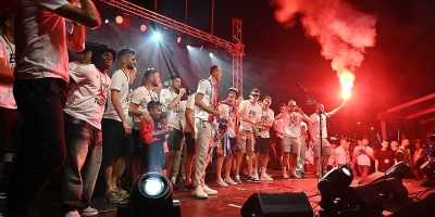 "Vatreni" doček za nogometaše Čelika na Kamberovića polju pred više hiljada Zeničana