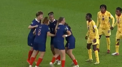 Potez francuskih nogometašica obišao svijet: Zaigrale kolo u šesnaestercu pa postigle gol (VIDEO)