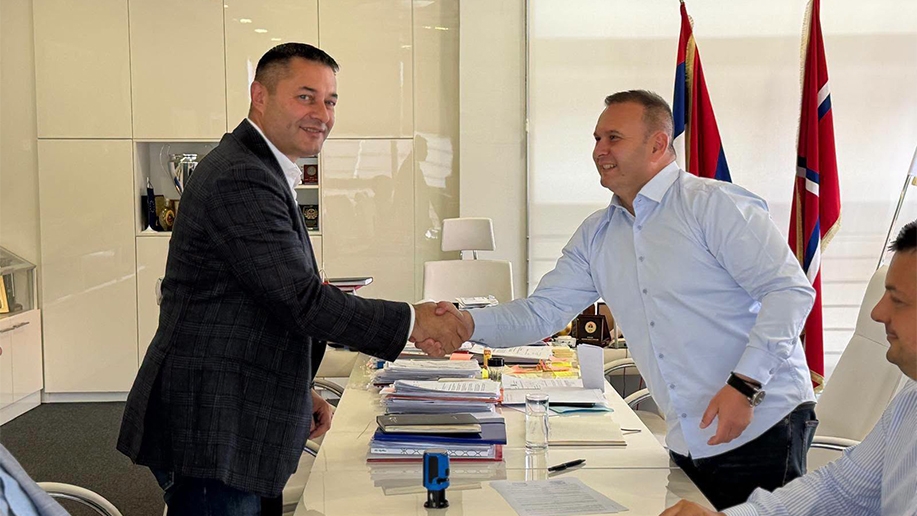 Javna preduzeća režim pretvara u distributere peradi