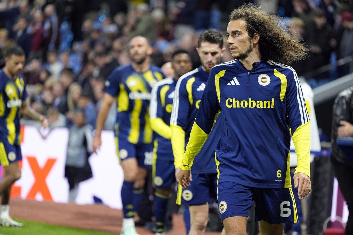 Pogled na semafor i poruka igračima Fenerbahčea: "Ne vraćajte se kući, posebno ti"