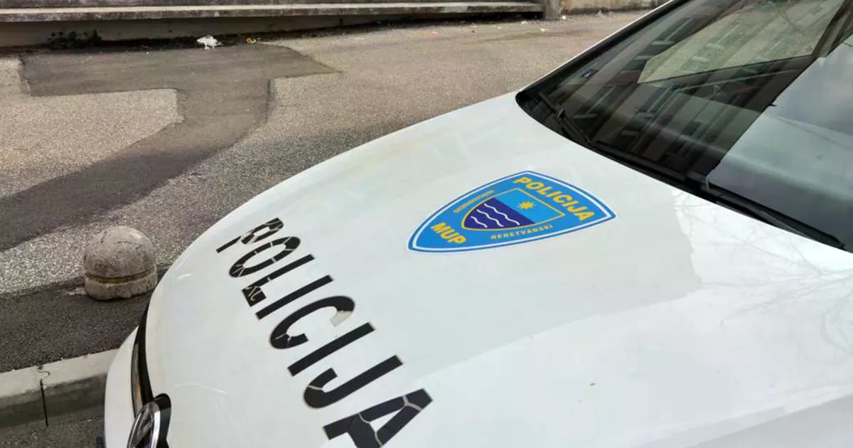 Drogu izbacio kroz prozor automobila, trojica zatečena s marihuanom i speedom
