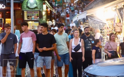 Ljeto nije gotovo: I poslije SFF-a brojni turisti i građani uživaju u šetnji Sarajevom