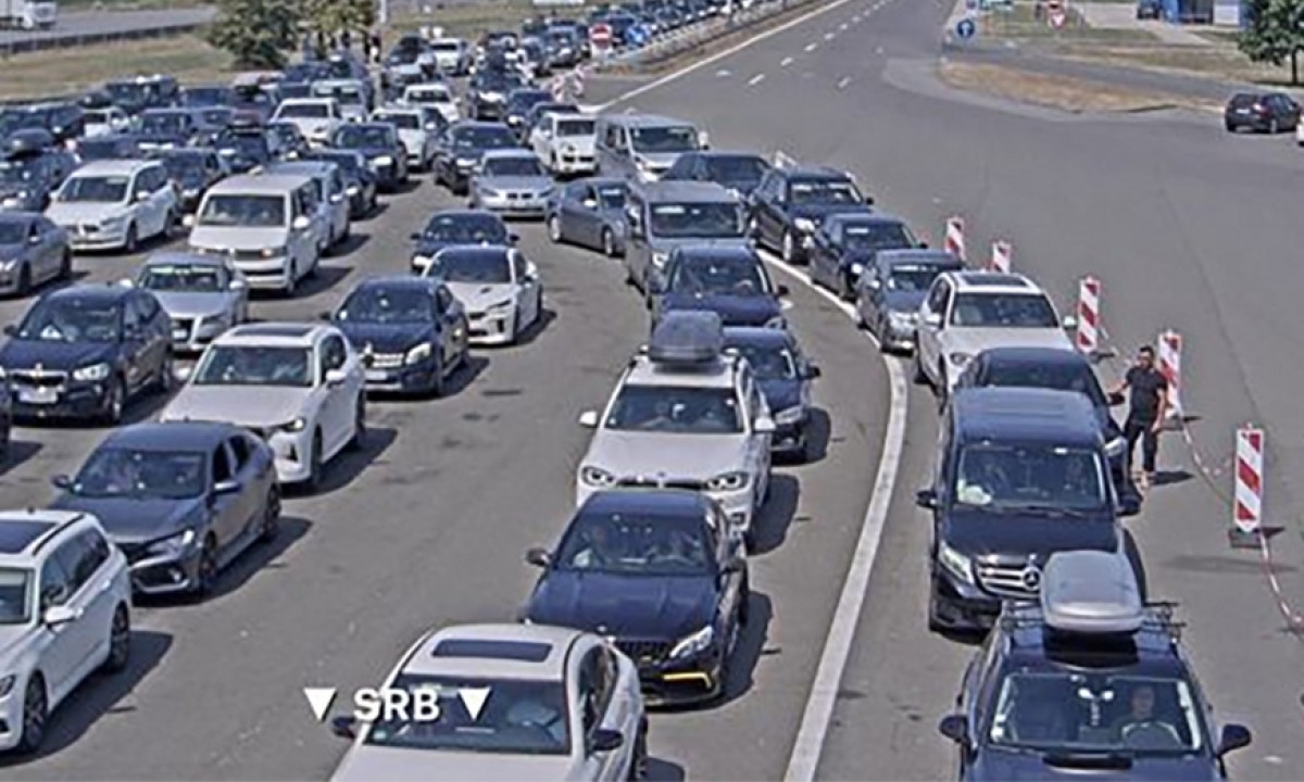 Velike gužve i na ulazu i na izlazu iz BiH: Sezona godišnjih odmora uzrokovala kolone