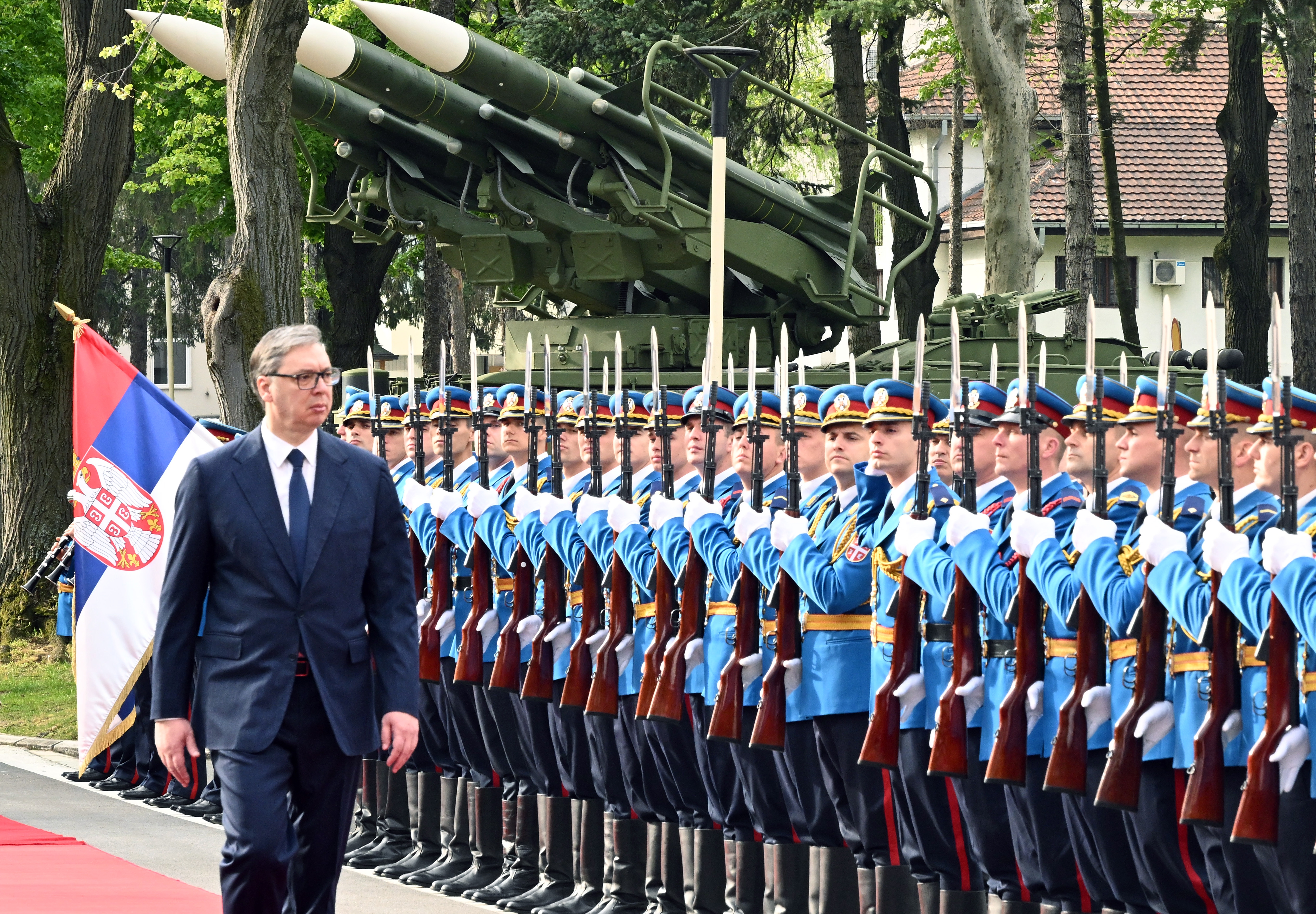 Sastanak Vučića sa najvišim rukovodstvom Ministarstva odbrane