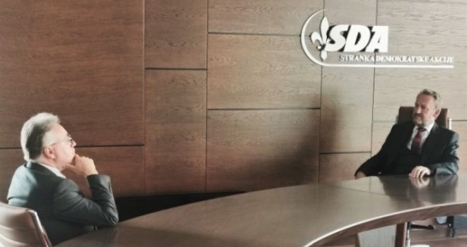 SDA: Umjesto licemjernih prozivki SDA, DF treba pojasniti zašto odbija zajednički nastup u RS-u