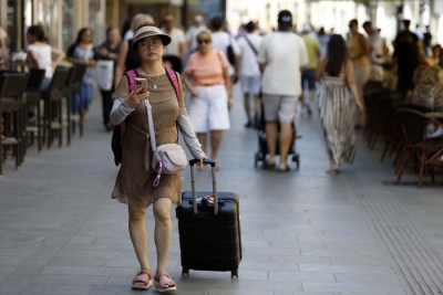 'SB' NA ULICAMA SARAJEVA: Visoke temperature nisu spriječile brojne građane i turiste da prošetaju glavnim gradom (FOTO)