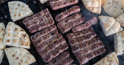 Dašak zavičaja u srcu Afrike: Na meniju banjalučki ćevapi, na zidu Đoković i Tito (VIDEO)