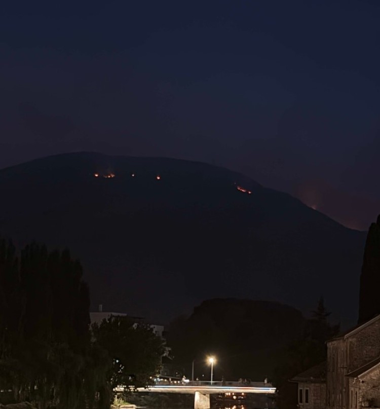 Požar oko Trebinja ne jenjava: Vatra okružila sela, spasa još nema (VIDEO)