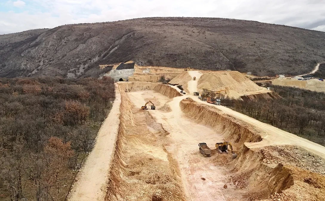 Gradi se brza cesta od milijardu KM kroz industrijsko srce BiH, u realizaciji već 25 kilometara
