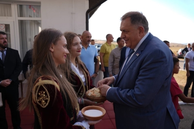 (FOTO) "Politika SNSD garantuje mir" Dodik poručio da su ovi izbori važni jer će uništiti jednu generaciju OPOZICIJE