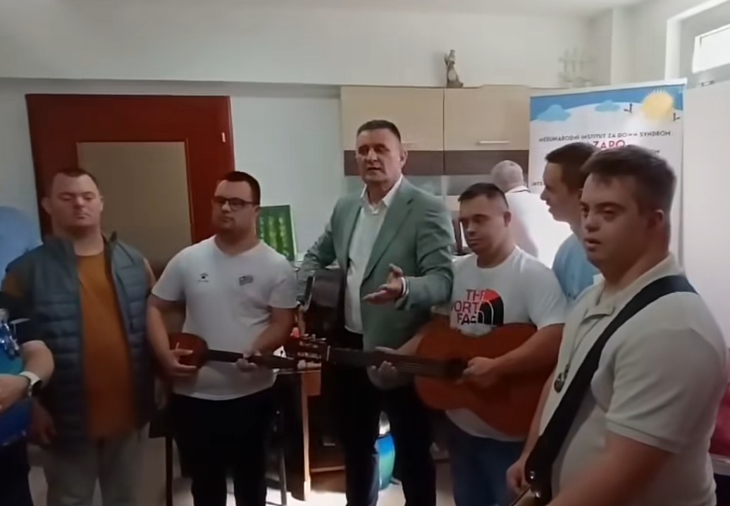 Đajić sa Daun sindrom centrom poslao posebnu poruku: Oglasio se odmah Halid Bešlić FOTO, VIDEO