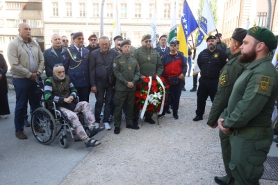 'SB' NA LICU MJESTA: Zelene beretke i građani odali počast poginulim borcima u bivšoj Dobrovoljačkoj (FOTO)