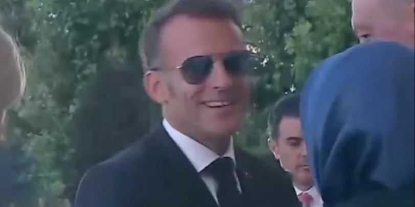 Emmanuel Macron pokušao poljubiti ruku turskoj prvoj dami, njena reakcija je izazvala buru na društvenim mrežama