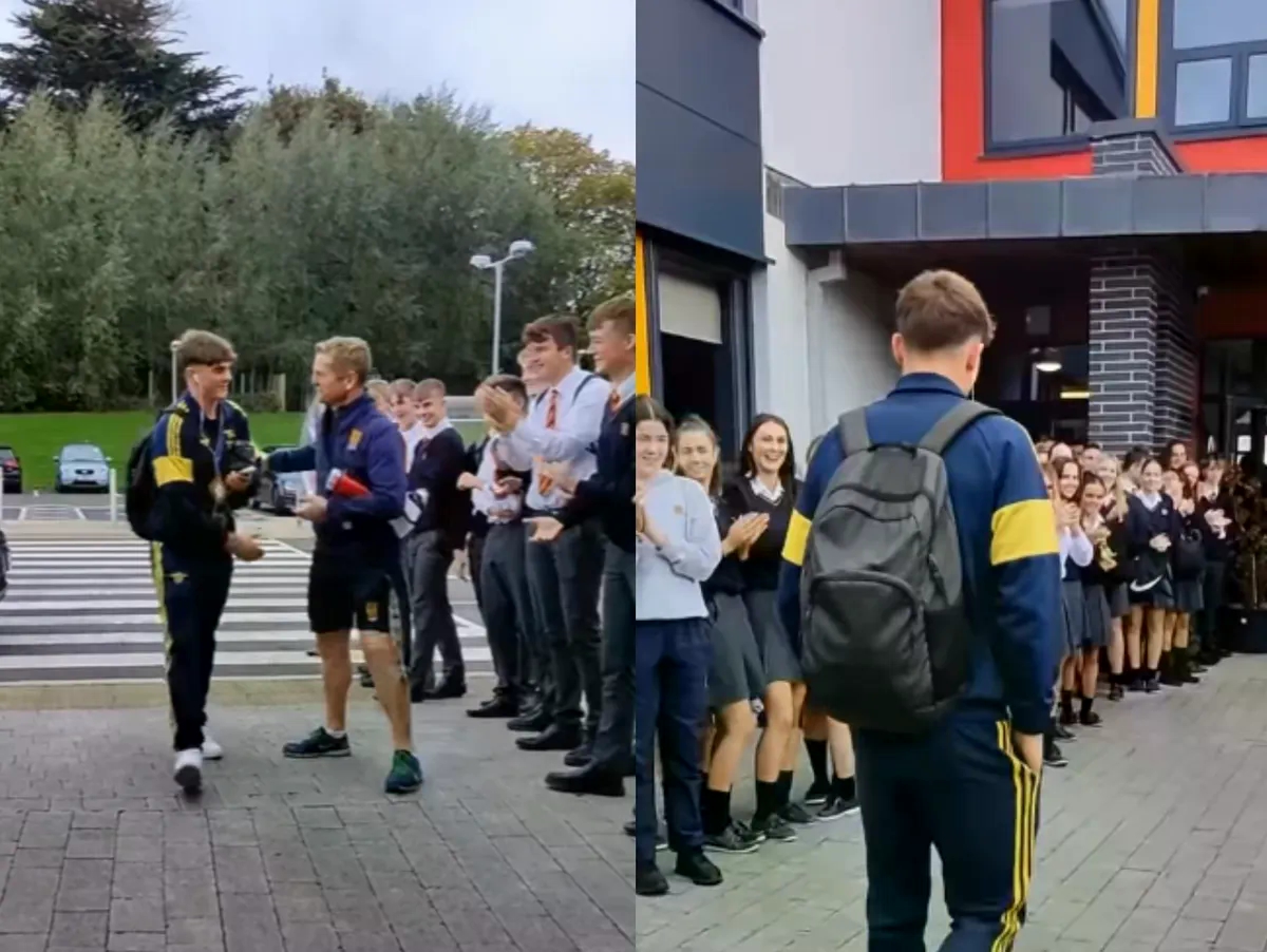 Sinoć postao prvak Engleske, danas ga drugovi dočekali u srednjoj školi i napravili špalir (VIDEO)