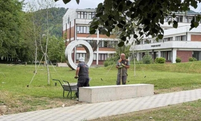 Nove klupe, nova staza: Popločano šetalište kod Pravnog fakulteta (Foto)