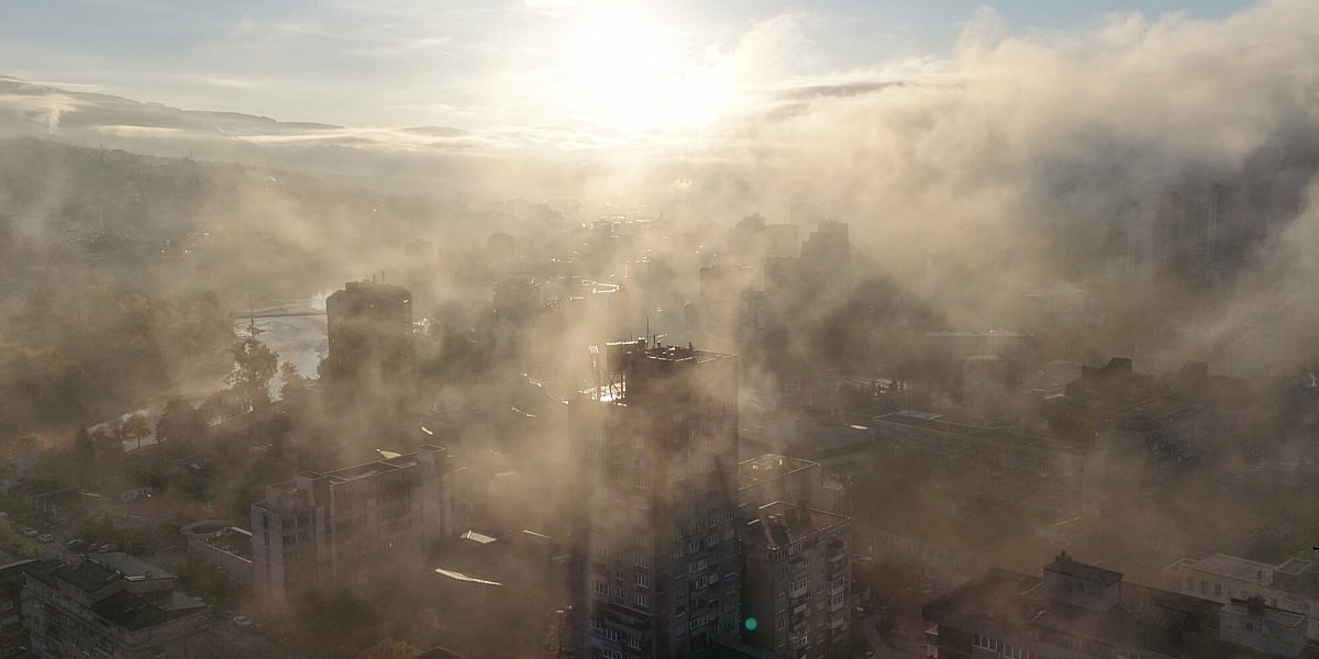 Jutarnja magla obavila Zenicu i uz sunčeve zrake priredila pravi jesenji ambijent